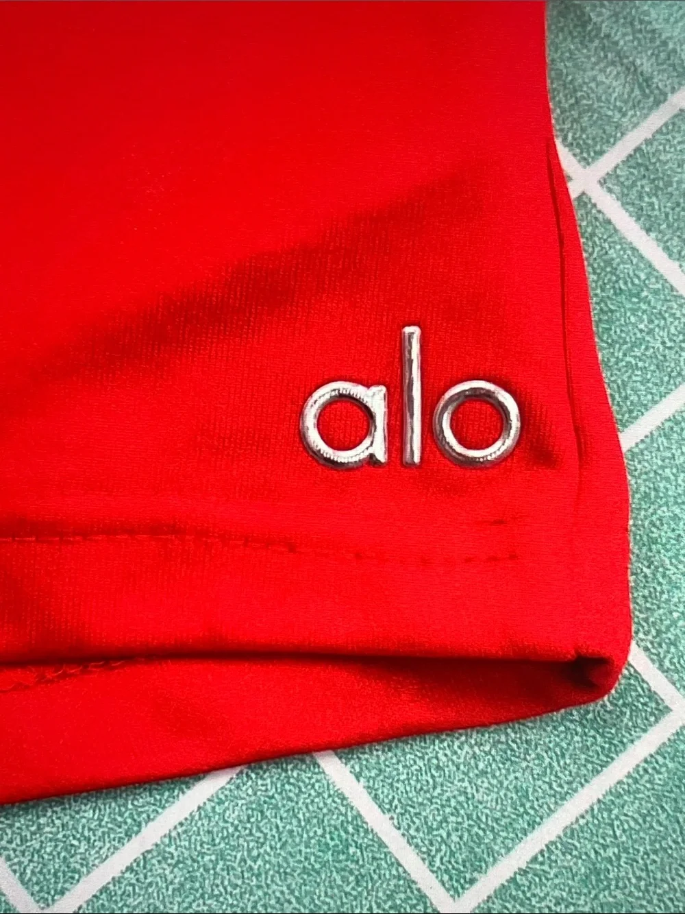 ALO Yoga Red Crewneck Top with White Logo Women’s Set Size S